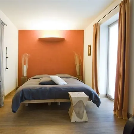 Bed & Breakfast Les Hirondelles, Chambres D'hotes Evrehailles