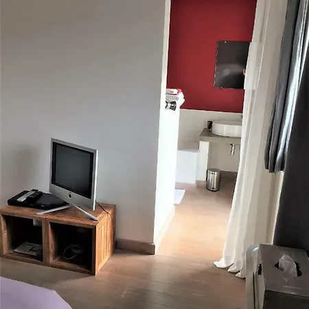 Les Hirondelles, Couette-café